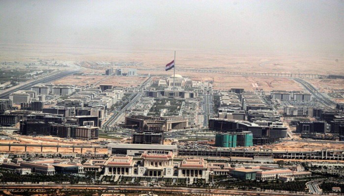 ميدل إيست مونيتور: السيسي لا يفعل شيئًا بالمجان