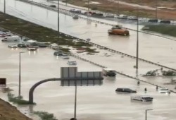 الأكبر خلال 75 عاما .. منخفض جوي يصرع 20 مواطنا بالإمارات وعمان 
