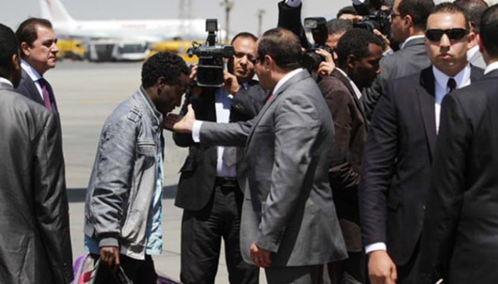 بعد التغاضي السوداني عن احتجاز السيسي سفينة أسلحة .. وعيد للاجئين بإجراءات تقنين أوضاع!