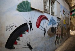 "نحن معهم": دعم حماس يتزايد بين الفلسطينيين في لبنان
