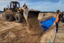 الجارديان: لهذه الأسباب رفضت إدارة بايدن "المؤدب" تحقيقًا مستقلًا في مقابر غزة الجماعية؟