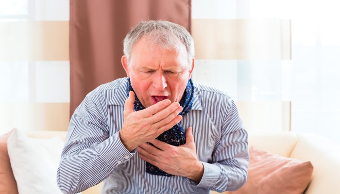 السعال المزمن.. الأعراض والأسباب والمضاعفات والعلاج