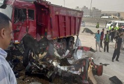 مصرع أربعة أشخاص من أسرة واحدة وتحطم ثلاثة سيارت على طريق دائري المعادي 