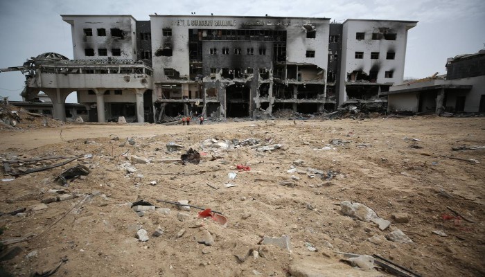 وزارة الصحة: العثور على أكثر من 520 جثة في 7 مقابر جماعية بمستشفيات غزة