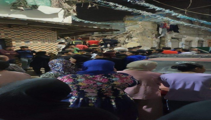 انهيار عقار بالإسكندرية يثير الذعر و11 شخصًا تم استخراجهم من تحت الأنقاض
