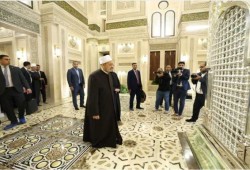 بمعزل عن زفة السيسي والبهرة .. شيخ الأزهر يزور ضريح السيدة زينب !