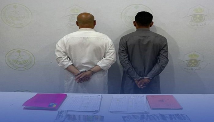 السلطات السعودية تشهر بمصريين "يروجان" حملات حج وهمية!