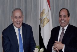 الأزمات الدولية: مصر تستغل أزمة غزة لتحقيق مكاسب