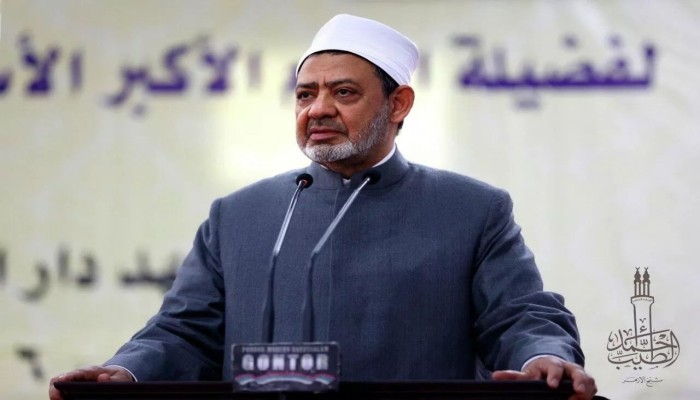 الأزهر:  المجتمع الدولي يد بالمساعدات لغزة واليد الأخرى ممدودة بالسلاح للكيان الصهيوني .