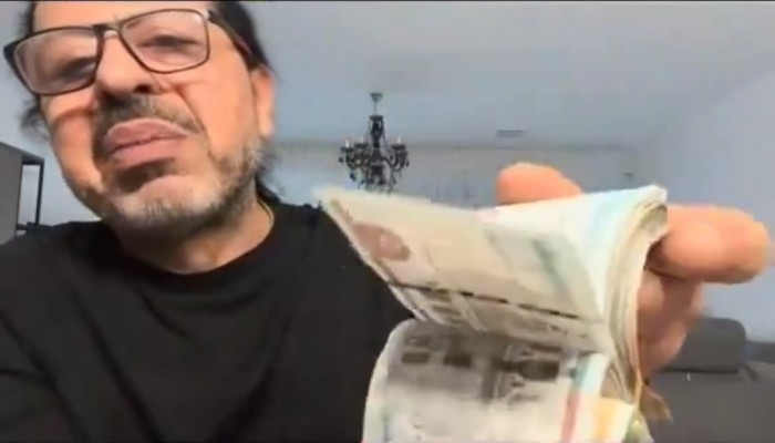 أوروبي من أصول مصرية يتهم ضباط شرطة في مطار القاهرة بسرقة أمواله