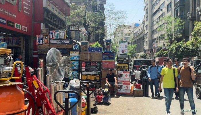 قوائم انتظار وصعوبات مالية.. متى تنخفض أسعار الأجهزة الكهربائية في مصر؟