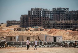 حكومة الانقلاب تبيع أراضٍ بالدولار لـ34 شركة أجنبية في عدة مدن