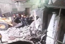 انهيار عقار بمنطقة الباب الجديد بالإسكندرية وسط أنباء عن وجود ضحايا