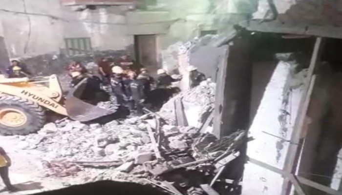 انهيار عقار بمنطقة الباب الجديد بالإسكندرية وسط أنباء عن وجود ضحايا