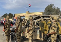 إعلام عبري: الجيش المصري أطلق النار على جنود الاحتلال برفح