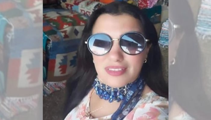 الصحفية دنيا سمير تكمل سنتين رهن الحبس الاحتياطي وسط مطالب بإطلاق سراحها