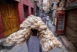 "العوض على الله".. ردود فعل غاضبة على رفع سعر رغيف الخبز المدعم