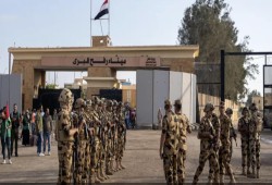 الجيش المصري فين؟ مع تواصل استهداف خيام نازحي رفح
