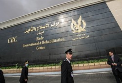 معاناة مئات المعتقلين بسجن بدر 1 بسبب انقطاع الكهرباء لليوم السابع على التوالي