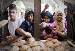 حملة انتقادات واسعة بسبب زيادة سعر الخبز وأسئلة حول آليات التحول إلى نظام الدعم النقدي