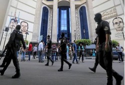 ماهينور المصري: الأمن اعتقل موظفين حاولوا تنظيم وقفة على سلم نقابة الصحفيين