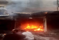 السيطرة على حريق هائل بحظيرة مواشي بالفيوم  .
