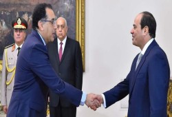 مصريون تعليقا على تكليف مدبولي بعد استقالته: المشكلة في السيسي