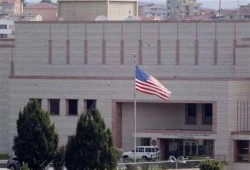 لبنان..مسلح يطلق النار تجاة السفارة الأمريكية فى بيروت .