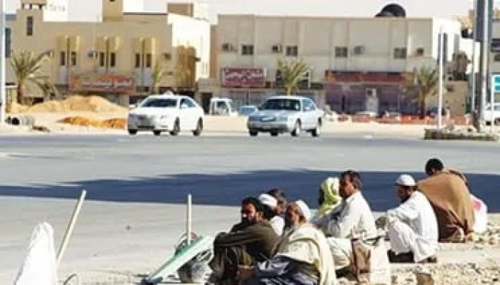 "رايتس ووتش" تحذر من انتهاك حقوق 13 مليون عامل وافد بالسعودية