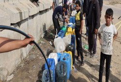 الصحة العالمية: سكان غزة يشربون مياه الصرف الصحي ويأكلون علف الحيوانات