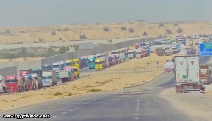 بسبب إغلاق معبر رفح.. تكدس مئات الشاحنات في محيط مطار العريش (فيديو)