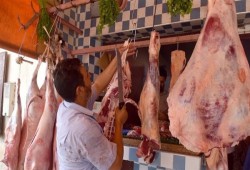 ارتفاع أسعار اللحوم والخبز يهيمن على شبكات التواصل في مصر مع اقتراب عيد الأضحى