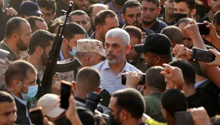 مقال إسرائيلي: طرد قادة المقاومة من الدوحة لن يضغط على السنوار