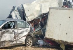10 مصابين فى تصادم سيارة نقل مع أخرى بالجيزة .