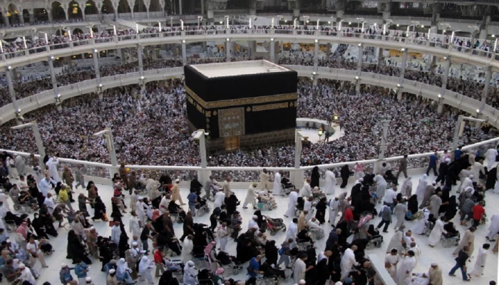 كسوة الكعبة المشرفة.. 6 ألوان زيّنتها عبر التاريخ