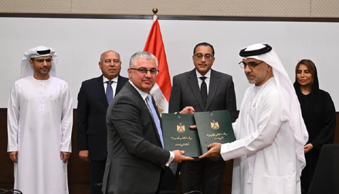 لمدة 30 عام.. حكومة الانقلاب توقع عقود مع موانئ أبوظبى لإدارة وتشغيل موانئ 4 مدن سياحية بمصر