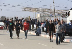 إسرائيل تجمد تصاريح العمل لـ 80 ألف فلسطيني من الضفة الغربية