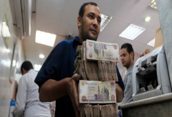 إجازة العيد تفجر أزمة بين رجال الأعمال في مصر
