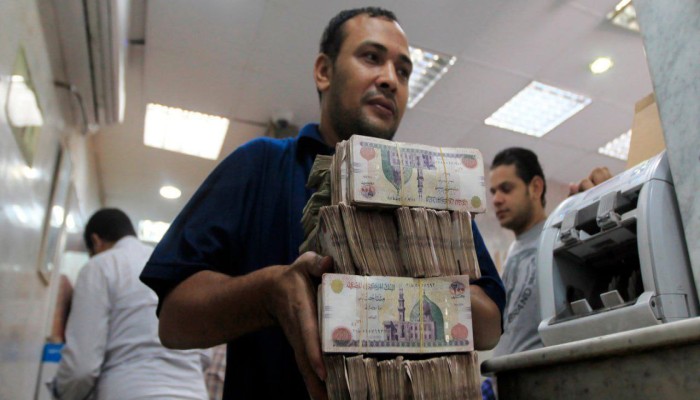 إجازة العيد تفجر أزمة بين رجال الأعمال في مصر