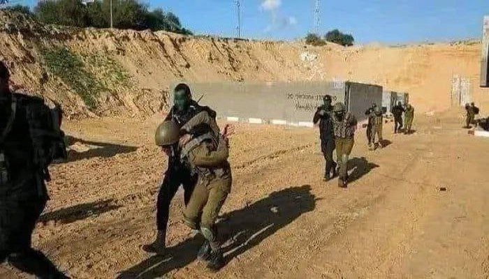 80% من الفلسطينيين يؤيدون طوفان الأقصى لأنه وضع قضيتهم في بؤرة الاهتمام العالمي