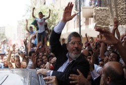 5 سنوات على استشهاد الرئيس مرسي ..الشعب يتذكره ويرجم السيسي
