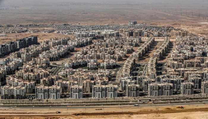تحرير الجنيه يبطئ وتيرة تسليم الوحدات العقارية في مصر