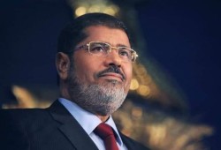 ناشطون وشخصيات اعتبارية توقع في دفتر عزاء الرئيس مرسي