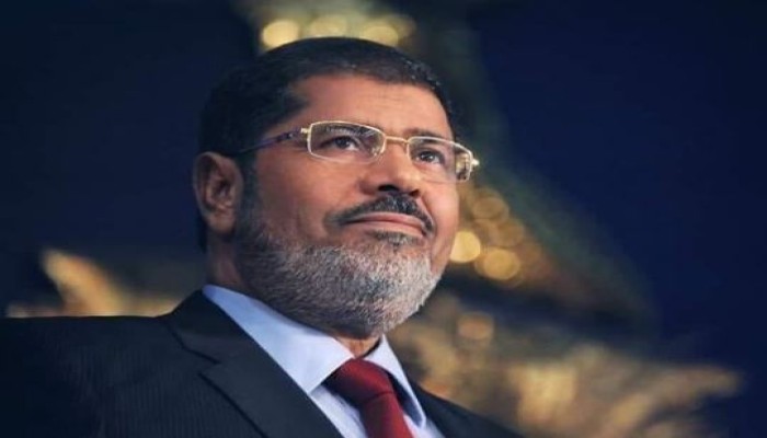 ناشطون وشخصيات اعتبارية توقع في دفتر عزاء الرئيس مرسي