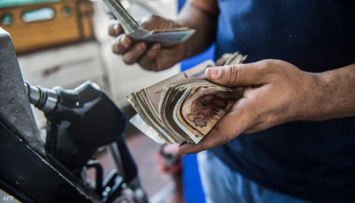 البترول تحدد قائمة البنزين والسولار الجديدة خلال أيام.. هل يتم تحريك الأسعار؟