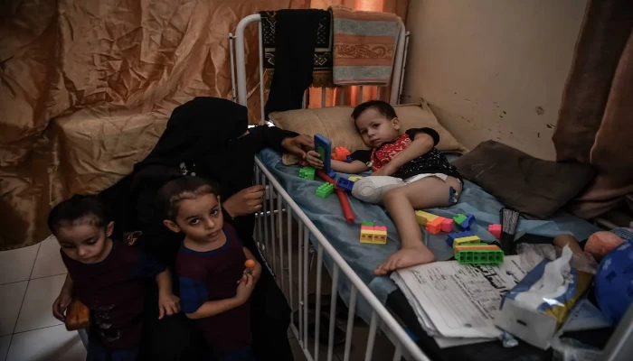 الأونروا : 10 أطفال يفقدون ساقا أو اثنتين في غزة كل يوم