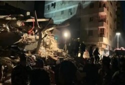 انهيار عقار ببورسعيد قبل إخلائه بساعات والبحث عن ناجين