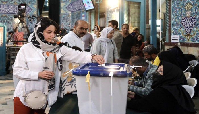 الانتخابات الرئاسية الإيرانية : جولة ثانية بين بزشكيان وجليلي الجمعة