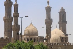 وصلات رقص بعقد قران ابنة إعلامية مصرية في مسجد