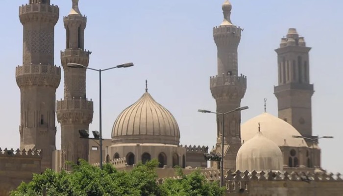 وصلات رقص بعقد قران ابنة إعلامية مصرية في مسجد
